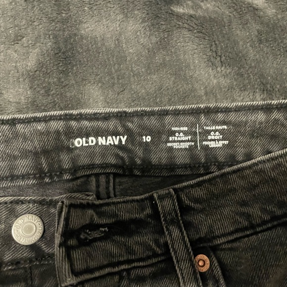 Old navy shorts - Picture 3 of 3